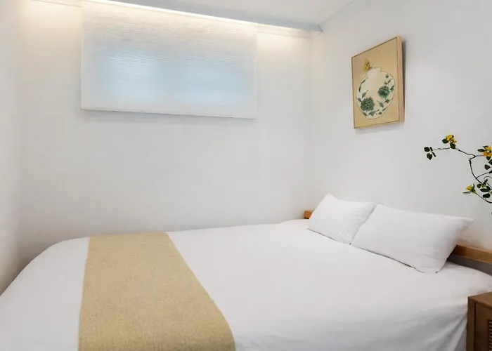 서촌 한옥 독채 #seochonhanok #privatehouse #10인 #4br2ba #경복궁역5분 #gyeongbokgung #북촌 #광화문 #인왕산 빌라