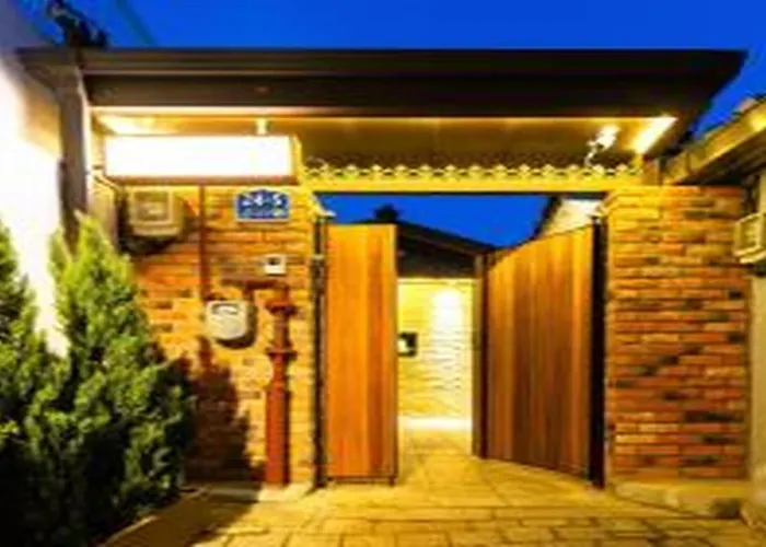 서촌 한옥 독채 #seochonhanok #privatehouse #10인 #4br2ba #경복궁역5분 #gyeongbokgung #북촌 #광화문 #인왕산 *